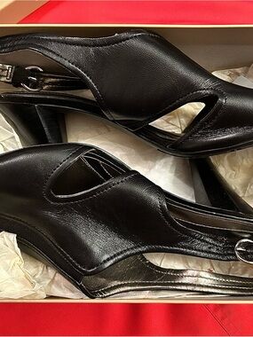 Size 10 M Naturalizer Black Slingback Heels